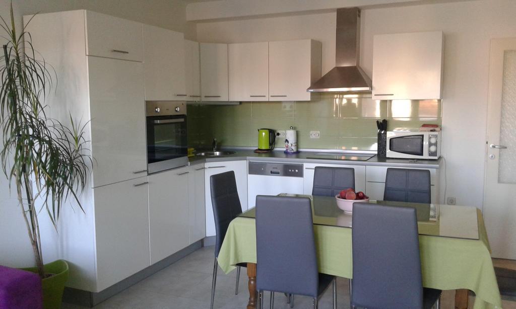 Apartment Mery Трогир Екстериор снимка